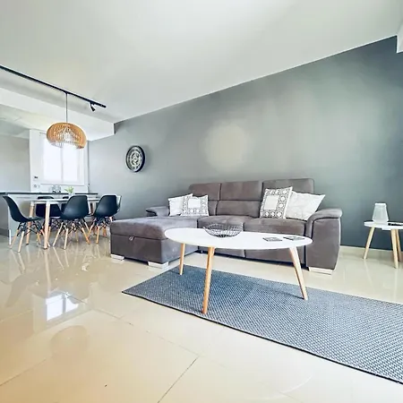 St Julians 3br Luxury سانت جوليان